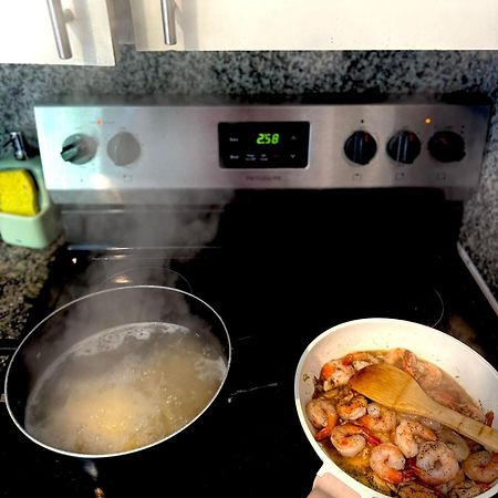 Quiet & Centrally Located House - Private Parking, Laundry And Storage For Luggage 迈阿密 外观 照片
