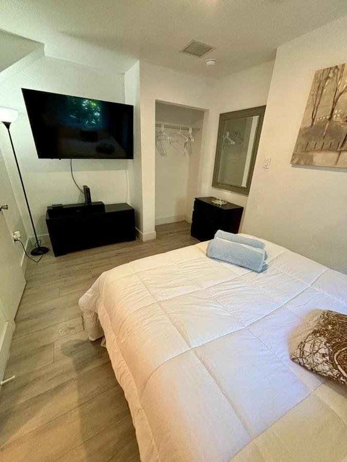 Quiet & Centrally Located House - Private Parking, Laundry And Storage For Luggage 迈阿密 外观 照片