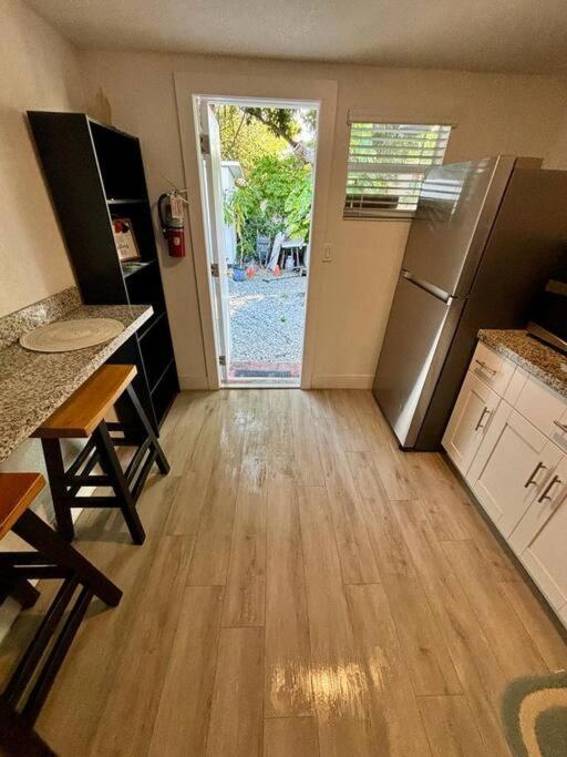 Quiet & Centrally Located House - Private Parking, Laundry And Storage For Luggage 迈阿密 外观 照片