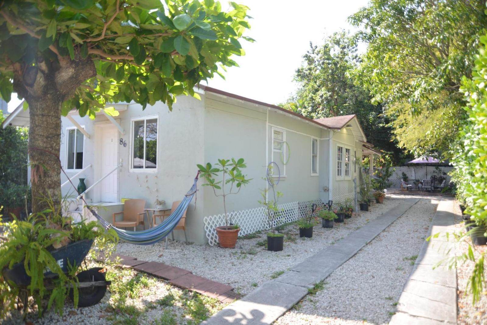 Quiet & Centrally Located House - Private Parking, Laundry And Storage For Luggage 迈阿密 外观 照片
